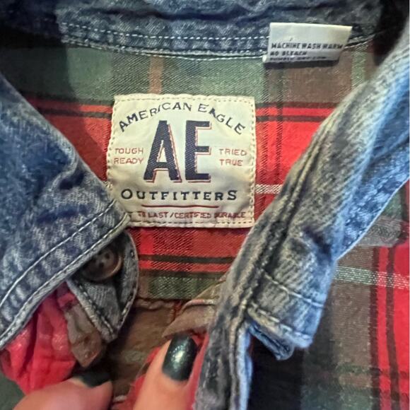 Y2K American Eagle Red Green Plaid Button-Up Shirt Denim Collar L Rugged Preppy - Picture 3 of 6